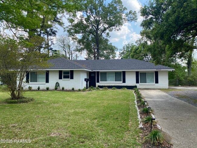 Building Photo - 9922 N Parkview Dr