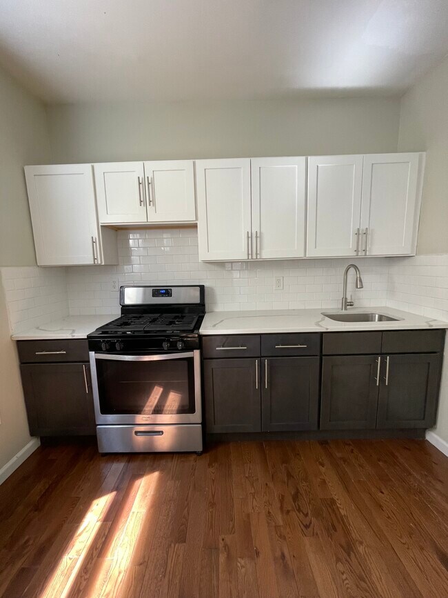 Photo - 111 Aldine St Apartments Unit 1L