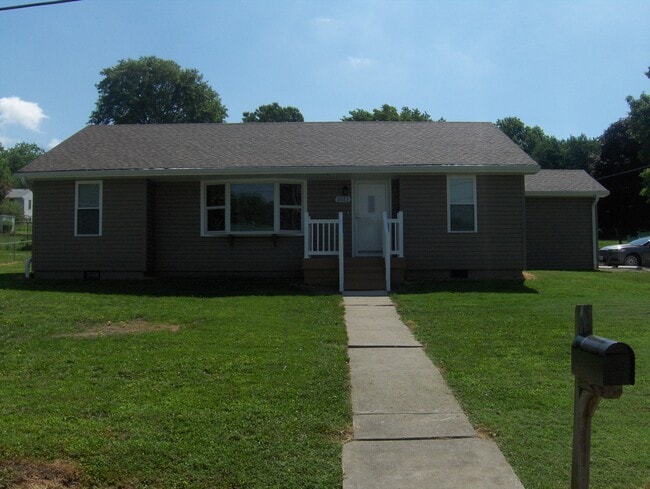 Building Photo - 2023 Sun Valley Rd Rental