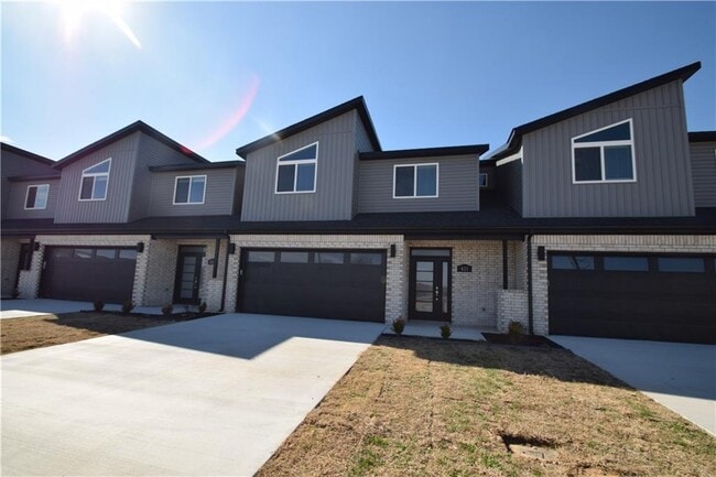 Photo - 421 Azurite Rd