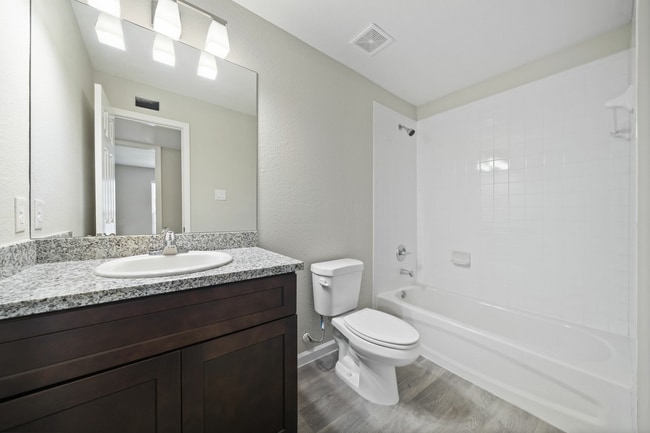 Bathroom 2- B1-2Bd-2Ba- Flint290.jpg