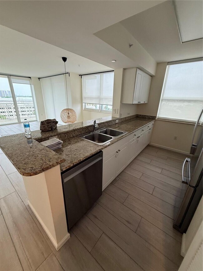 Photo - 19501 W Country Club Dr Unidad 809