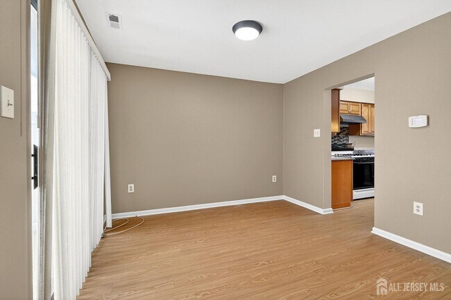 Photo - 70 Hampshire Dr