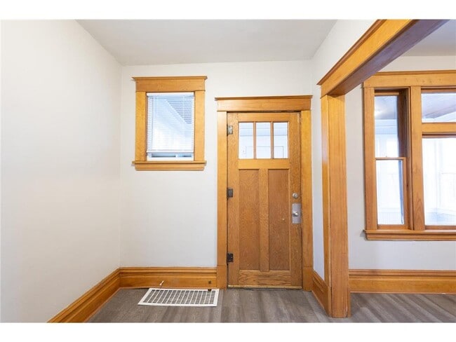 Photo - 810 Concordia Ave