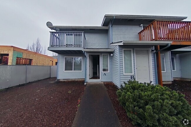 Building Photo - 2 Bedroom Townhouse ~ Close to Downtown Unit 2495 SW Pickford #A