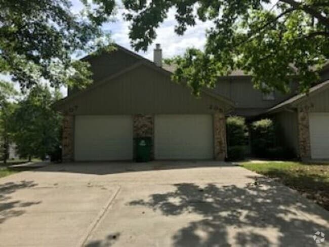 Building Photo - 203 NE Greystone Dr Rental
