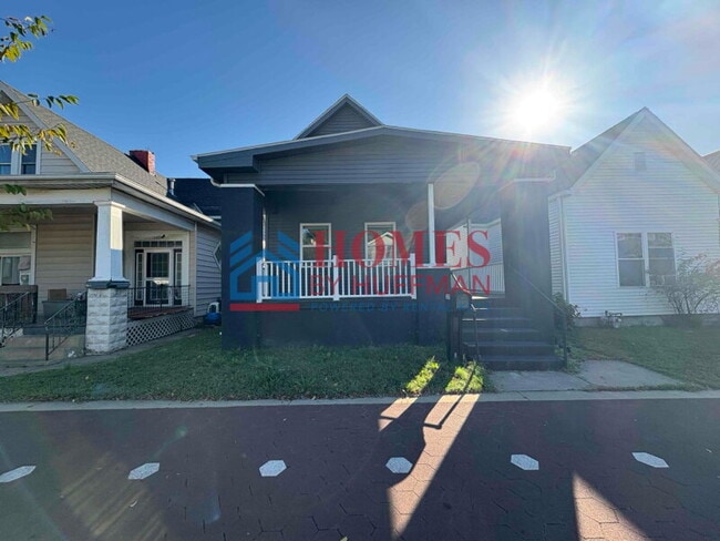Building Photo - Three Bedroom House | Updated