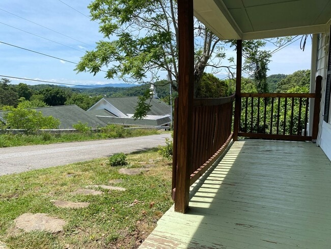 Photo - Woodfin - 1920's Cottage
