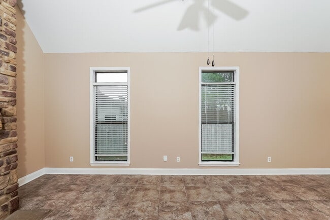 Photo - 2071 Kerry Cir