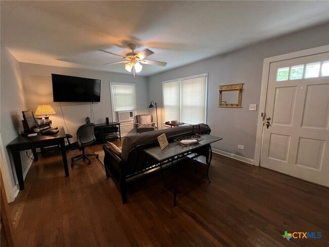 Photo - 859 Oasis St