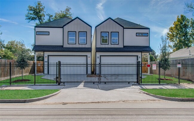 Building Photo - 837 S Victory Dr