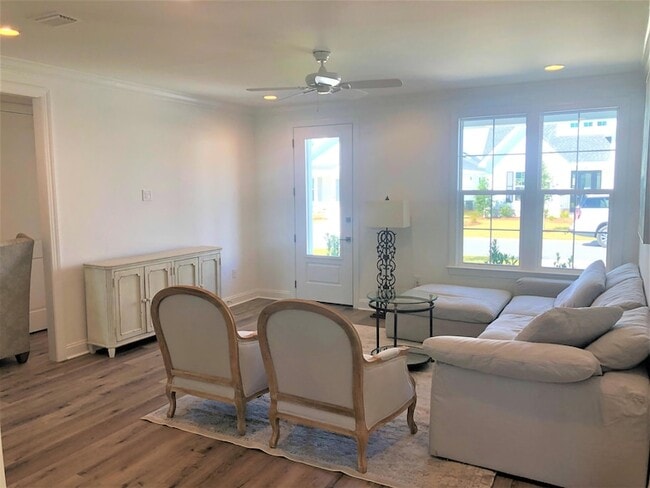 Photo - 117 Roundwood Dr