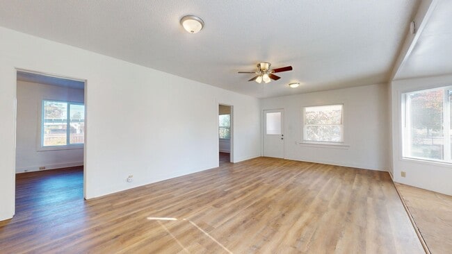 Photo - 2560 Fowler Ave