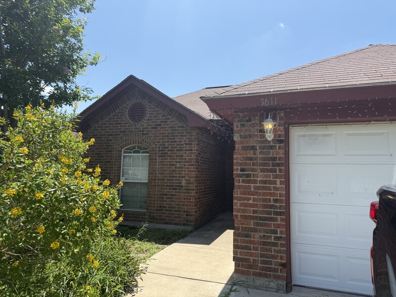 3611 Amando St
