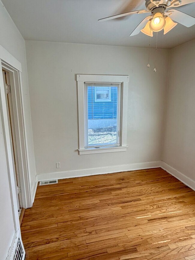 Photo - 3 Bedroom Morton Meadows Home for Rent - Close to Everything!