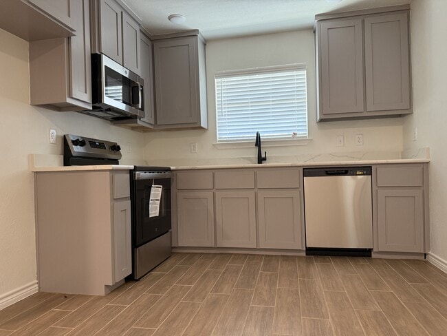 Photo - 2303 Debra Cir