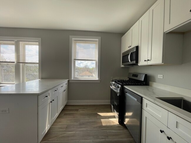 Photo - 722 N Austin Blvd Unit 3W