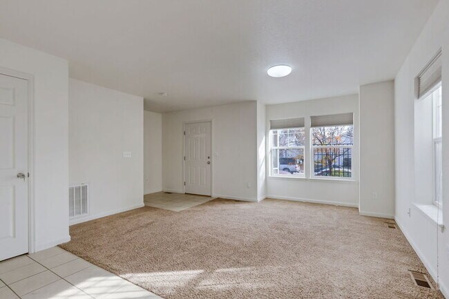 Photo - 1577 Chase St