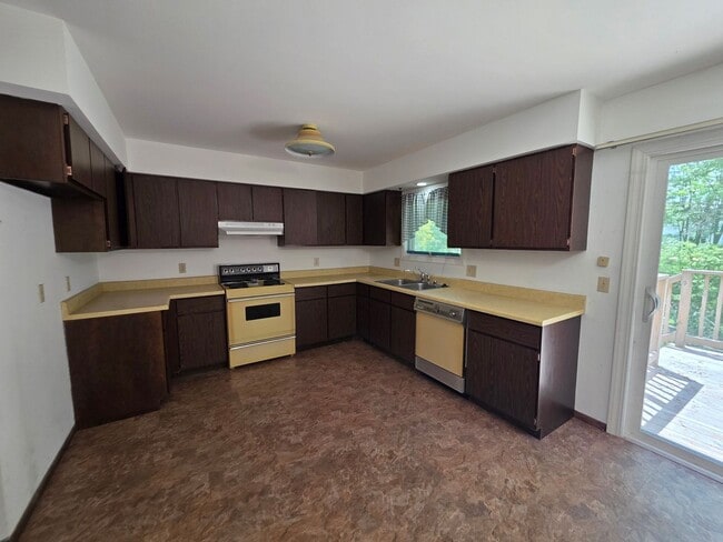 Photo - 2 Bed 1 Bath Side By Side Duplex in Port Edwards