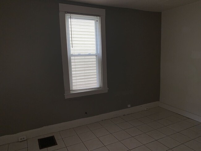 Photo - SPACIOUS OAKLAND HOUSE WITH BONUS ROOM - AVAILABLE AUGUST!