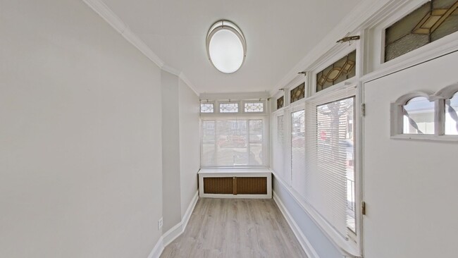 Building Photo - 6459 N 16th St Unit 1