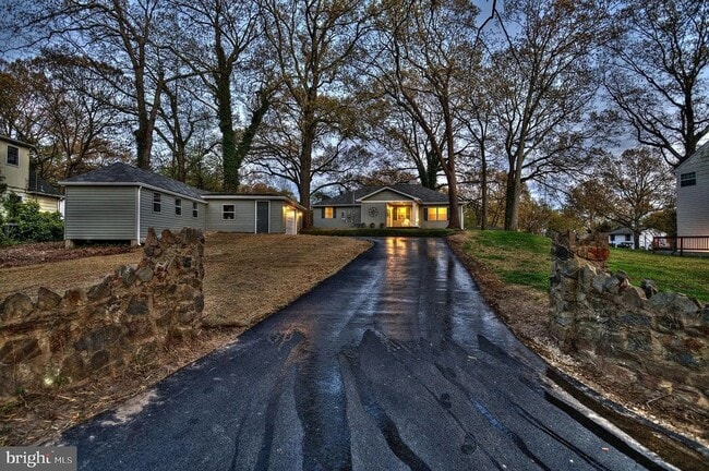 Photo - 211 Sillery Bay Rd