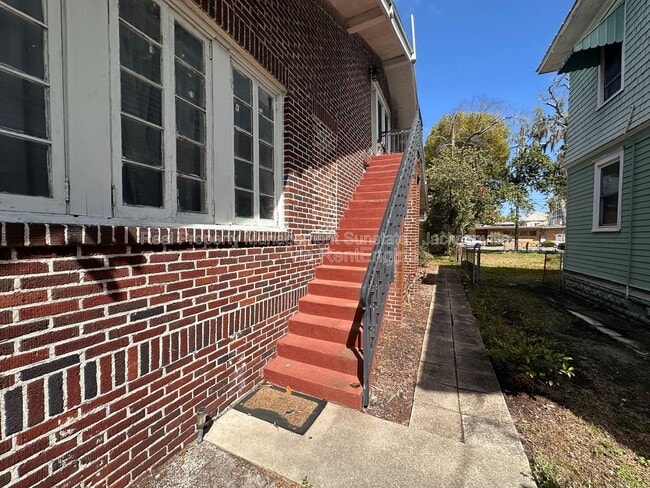 Photo - 229 W 10th St