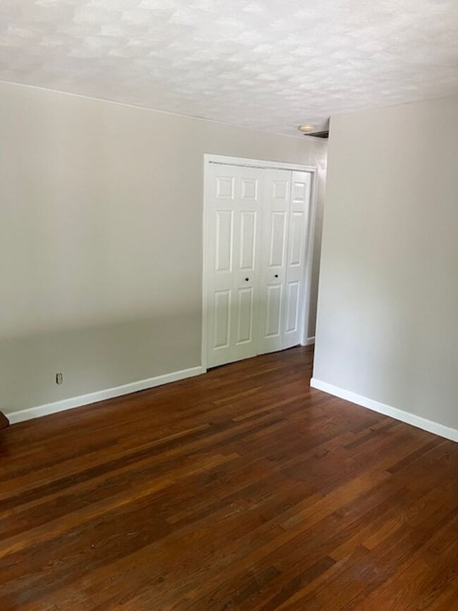 Photo - 3 bedroom, 1 bath Home: Located in Elletts...