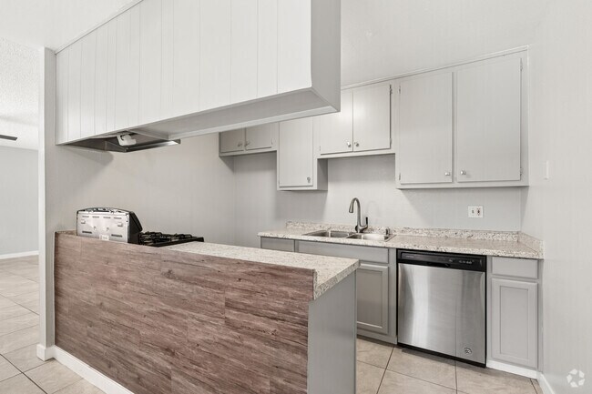 2BR, 2BA - 900SF - Kitchen