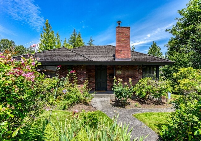 Building Photo - Laurelhurst Home