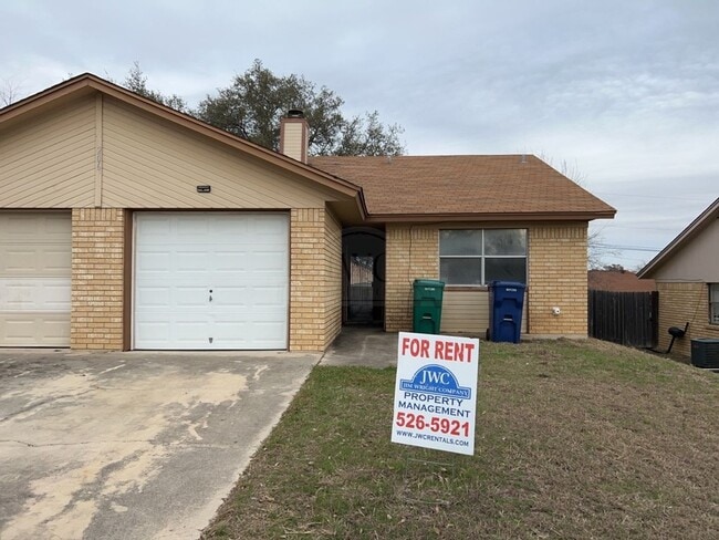 Building Photo - 206 Sorrell Dr