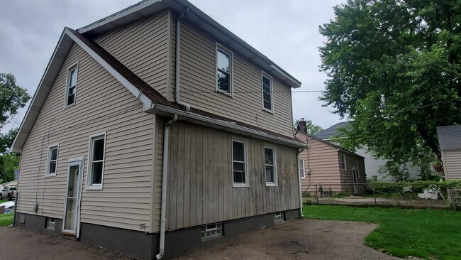 520 Burroughs Ave