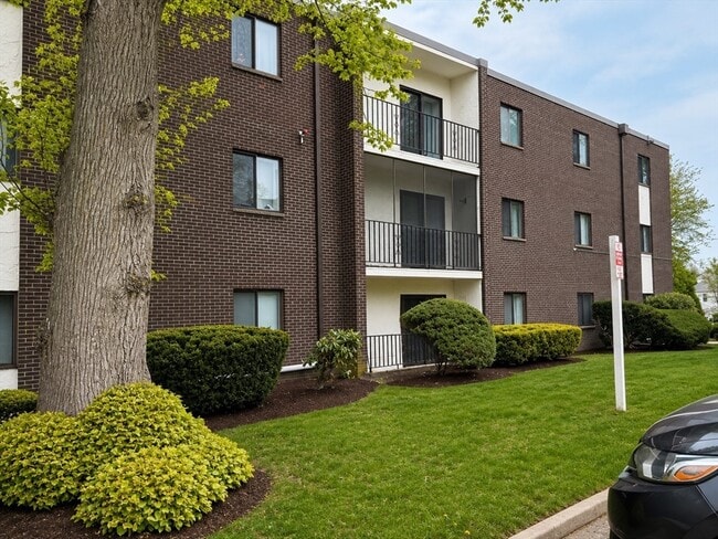 Building Photo - 24 South St Unit 203