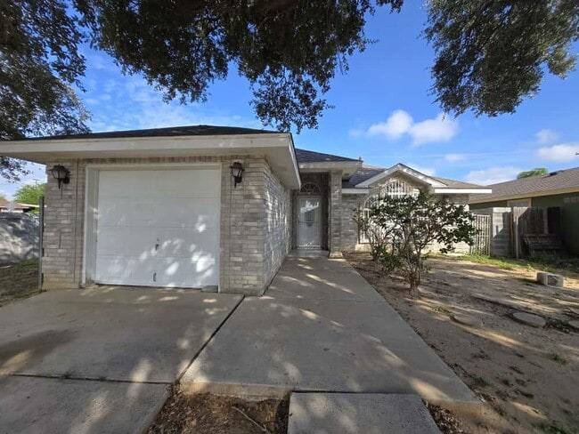 Photo - 802 Noel Ln