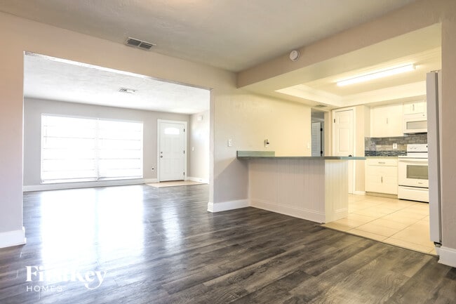 Photo - 63 Rotonda Cir