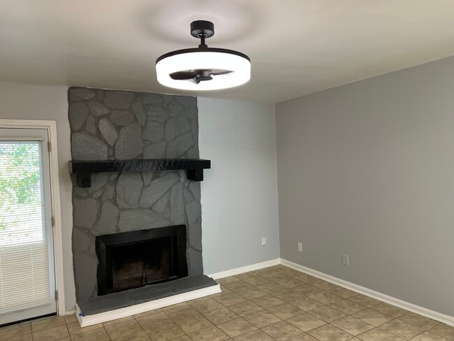 Building Photo - 6419 Baker Ct Unit C