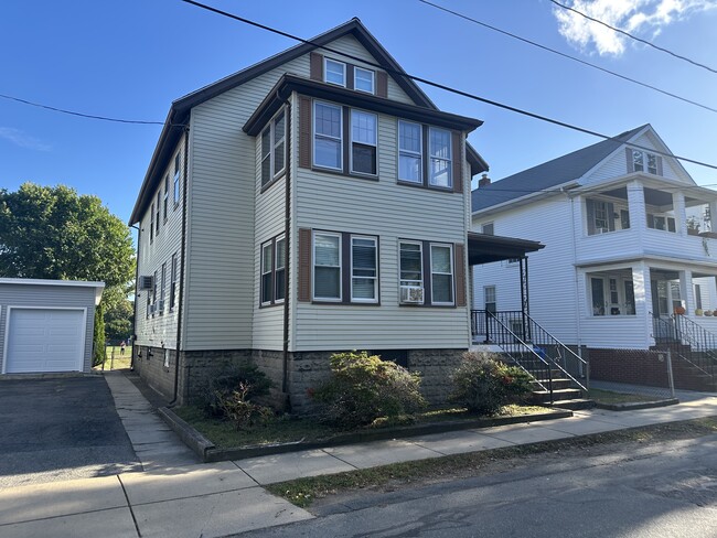 Building Photo - 34 Walnut St Rental