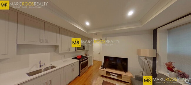 Building Photo - 13 Temple St Rental