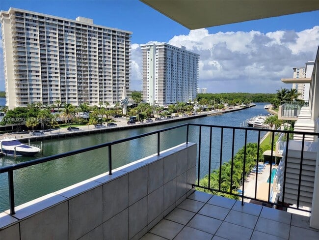 Photo - 220 Kings Point Dr Unit 606