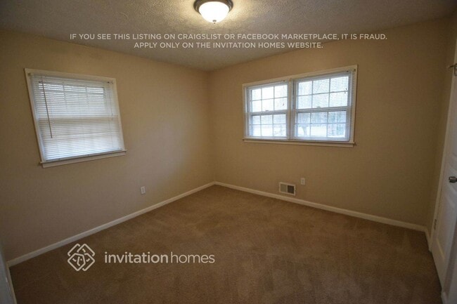 Photo - 247 Sandra Dr NW