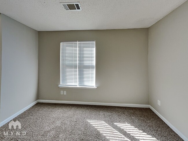 Photo - 6332 Hickory Ln Cir