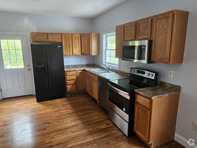 Building Photo - 52 Pond Brook Rd Rental