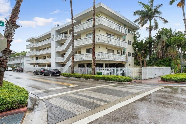 Building Photo - 900 Euclid Ave Unit 5
