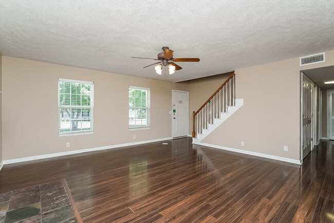 Photo - 2919 Weybridge Dr