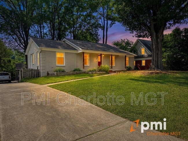 Building Photo - 1140 Bevis Dr