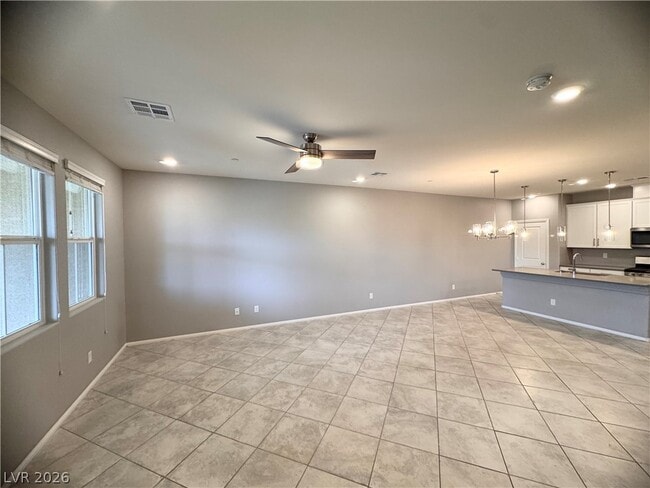 Photo - 2848 Alenga St