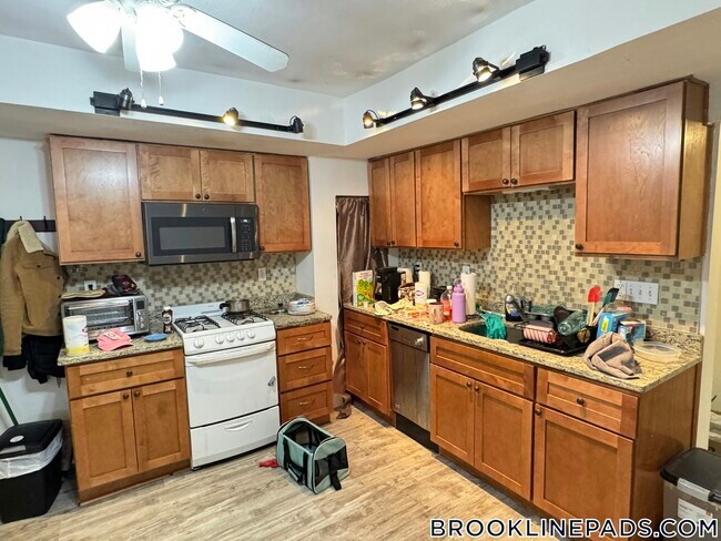 Photo - 1064 Beacon St Unidad D