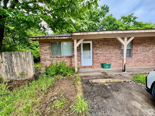 Building Photo - 2074 N Gregg Ave Rental