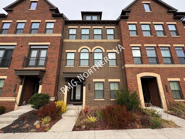 Photo - 43339 Stadium Ter