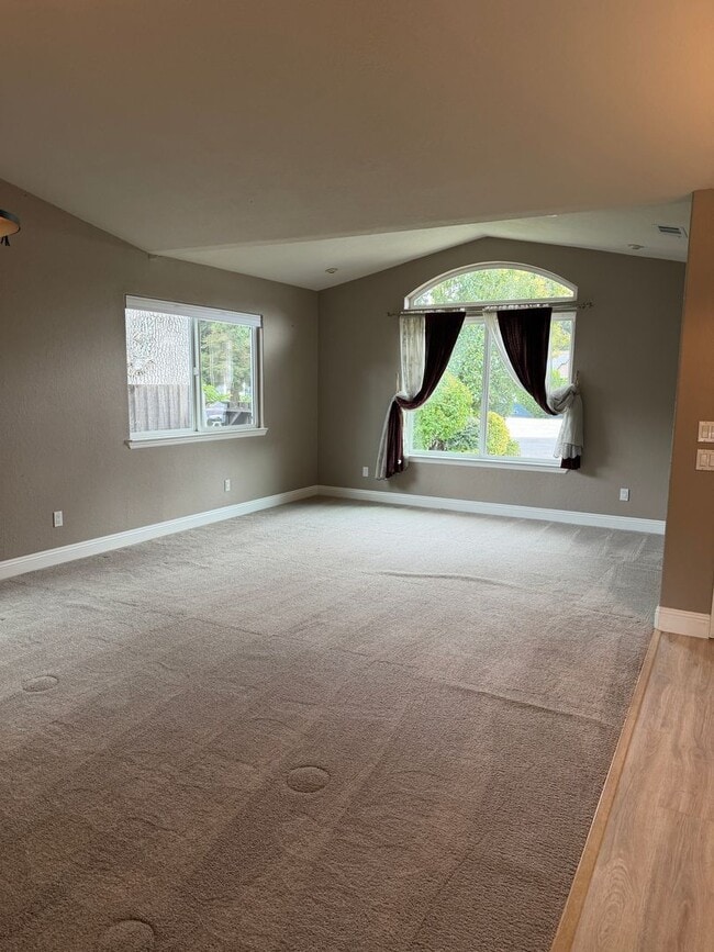Photo - 941 Faned Way